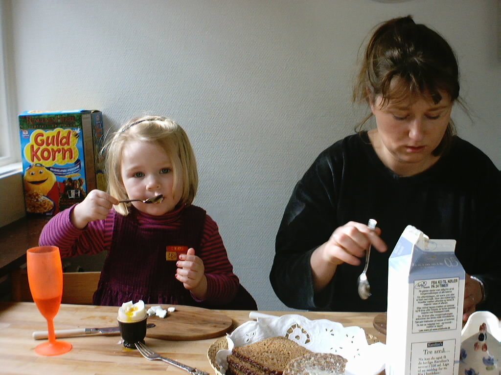 13.id spiser morgenmad